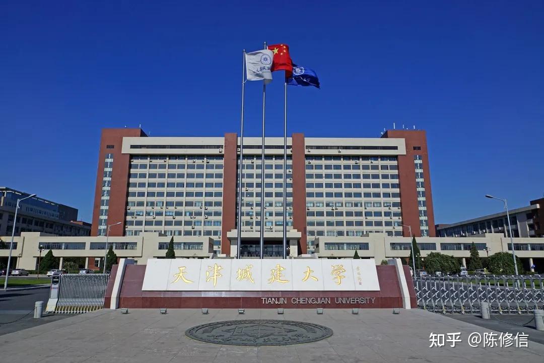 包含高校足球赛规模扩大，培养专业足球人才路线逐步明确的词条