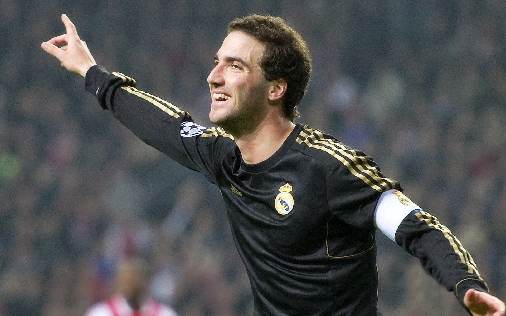 《手游电竞崛起：手机也能打出职业水平》，手机电竞级